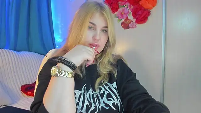 CoraSwon online show from February 12, 2025, 7:35 pm