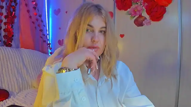 CoraSwon online show from February 20, 2025, 10:37 pm