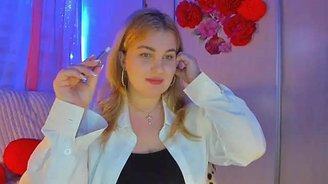 CoraSwon online show from March 10, 2025, 9:40 pm