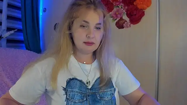 CoraSwon online show from September 28, 2025, 4:45 pm