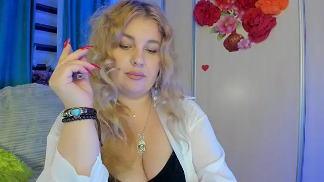 CoraSwon online show from October 1, 2025, 5:41 pm