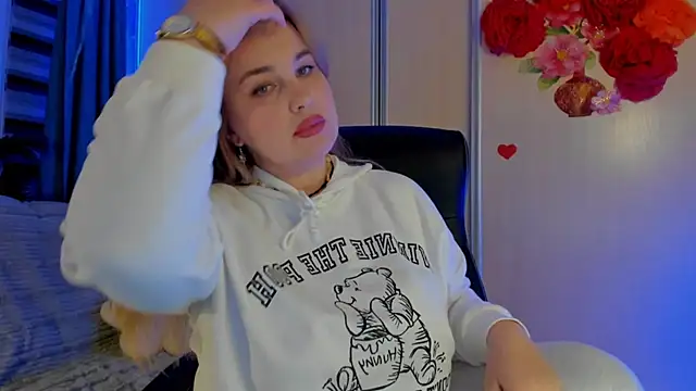 CoraSwon online show from November 12, 2025, 4:51 pm