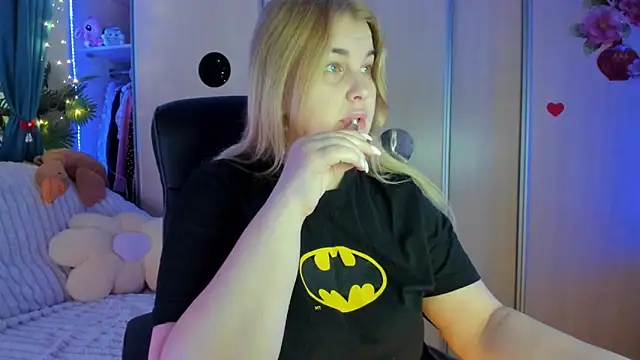 CoraSwon online show from February 7, 2026, 5:55 am