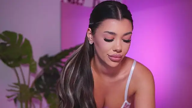 Snapshot of NatyDesiree chatting on March 3, 2025, 11:22 am NatyDesiree online show from March 3, 2025, 11:22 am