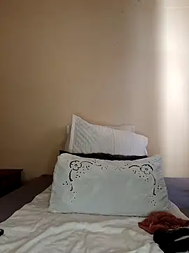 YourSubDesire online show from February 8, 2026, 1:47 pm