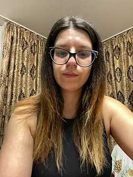 NadiraNoor online show from February 15, 2026, 10:39 pm