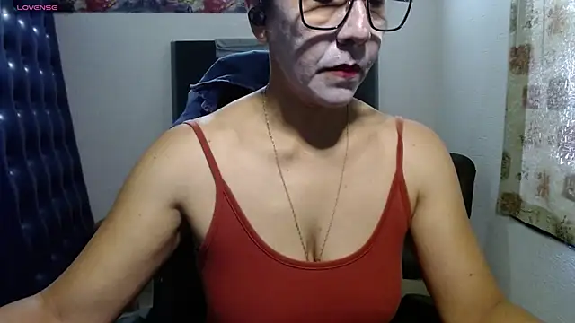 Snapshot of horny_paty chatting on February 5, 2026, 12:43 pm horny paty online show from February 5, 2026, 12:43 pm