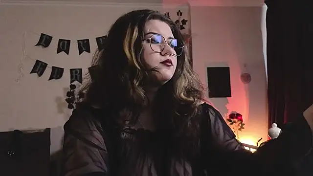 Snapshot of Laura_Karamazov chatting on February 13, 2026, 10:00 am Laura Karamazov online show from February 13, 2026, 10:00 am