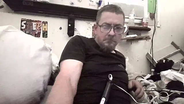 samnmike online show from April 1, 2026, 12:00 am