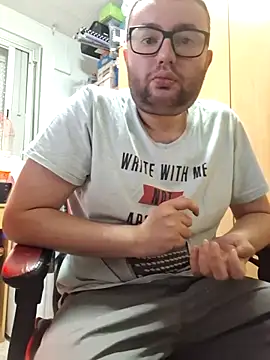 Javier bear online show from April 15, 2026, 1:29 pm