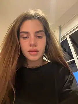 Snapshot of EmiliaCatalina chatting on February 21, 2025, 10:59 pm EmiliaCatalina online show from February 21, 2025, 10:59 pm
