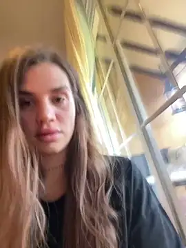 Snapshot of EmiliaCatalina chatting on March 7, 2025, 9:27 pm EmiliaCatalina online show from March 7, 2025, 9:27 pm