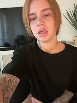 Snapshot of EmiliaCatalina chatting on September 14, 2025, 7:24 pm EmiliaCatalina online show from September 14, 2025, 7:24 pm