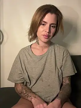 EmiliaCatalina online show from March 8, 2026, 1:47 am