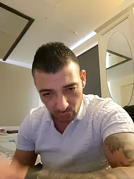 Snapshot of Zoltanioan26 chatting on February 14, 2026, 10:01 am Zoltanioan26 online show from February 14, 2026, 10:01 am