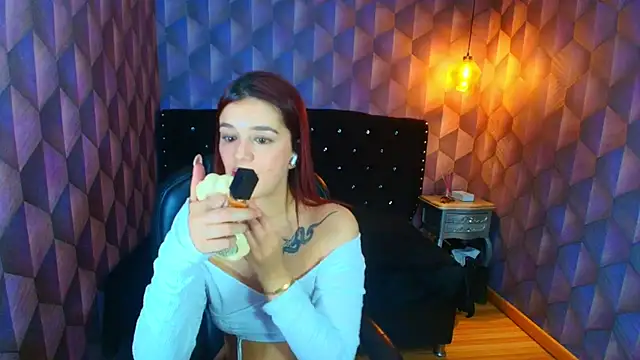 LiaHarryis online show from September 27, 2025, 7:30 pm