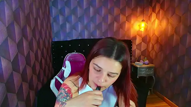 LiaHarryis online show from November 8, 2025, 5:12 pm