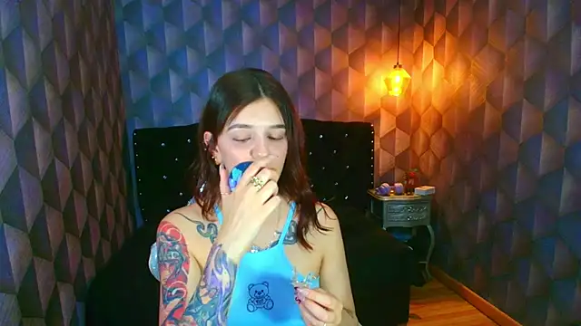 LiaHarryis online show from March 28, 2026, 7:02 pm