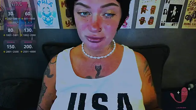 Snapshot of EllieOz chatting on May 27, 2026, 4:26 pm EllieOz online show from May 27, 2026, 4:26 pm