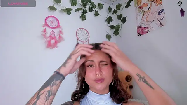 Violette-Ramirez01 online show from October 18, 2025, 6:30 pm