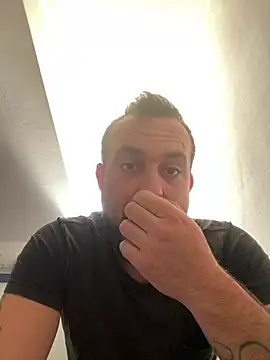 Snapshot of cosmin9000 chatting on June 14, 2026, 7:43 am cosmin9000 online show from June 14, 2026, 7:43 am