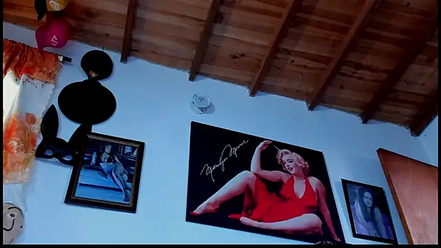 seleneh online show from October 5, 2025, 5:11 pm