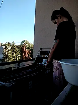 LauraBaby online show from September 19, 2025, 2:40 pm