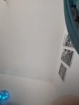 LauraBaby online show from March 28, 2026, 1:22 pm