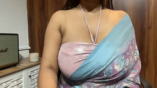 julie 08 online show from January 5, 2026, 6:22 pm