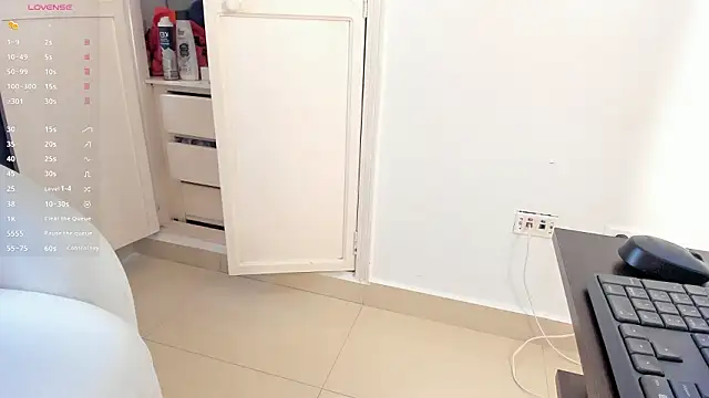 Amina hafsa online show from March 16, 2026, 8:02 pm