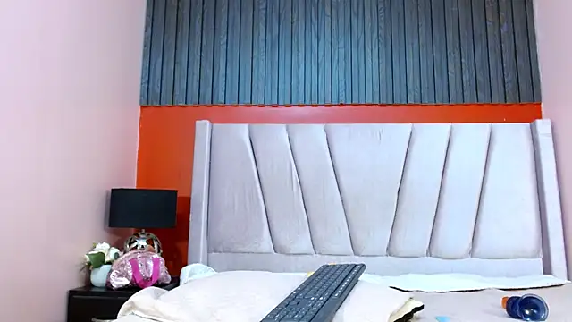 VeronicaRobles online show from September 13, 2025, 7:13 pm