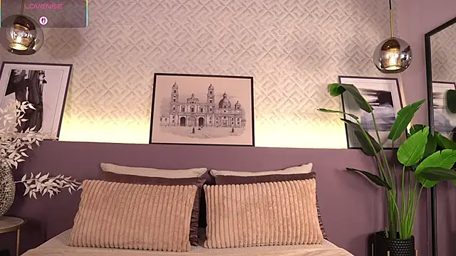 ElleDiane online show from March 9, 2026, 12:25 am