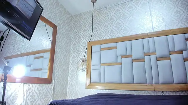 arl chloee online show from November 6, 2025, 3:07 am