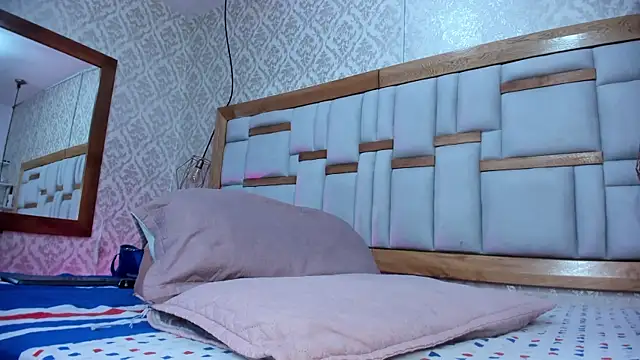 arl chloee online show from November 15, 2025, 3:04 am