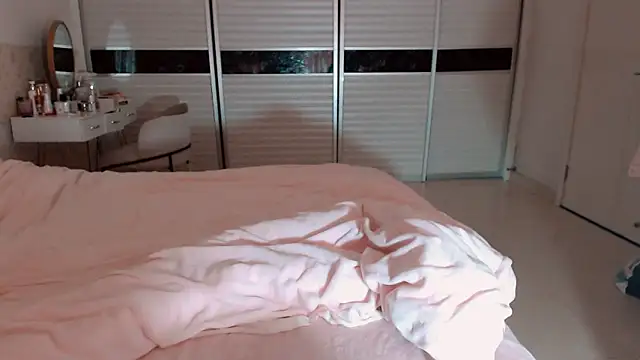 -Lucky Girl online show from February 8, 2026, 2:26 am