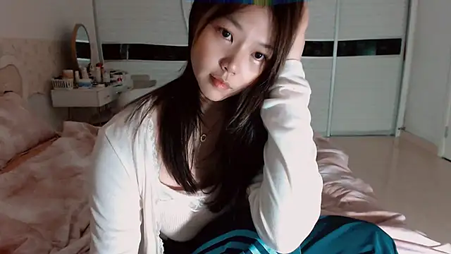 -Lucky Girl online show from May 21, 2026, 1:51 pm