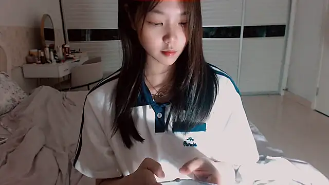 -Lucky Girl online show from May 26, 2026, 2:24 pm