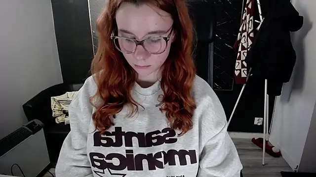 littleviki7 online show from December 22, 2024, 12:16 pm