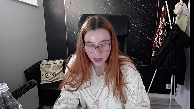 littleviki7 online show from February 10, 2025, 11:25 am