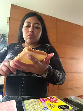 emmyjhonson07 online show from September 18, 2025, 2:52 pm