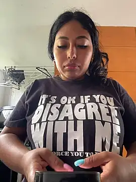 emmyjhonson07 online show from October 8, 2025, 2:04 pm