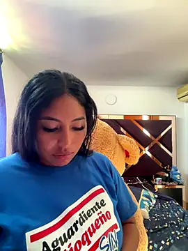 emmyjhonson07 online show from October 31, 2025, 2:18 pm