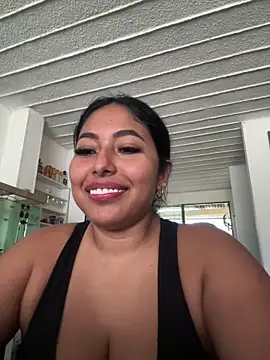 emmyjhonson07 online show from May 19, 2026, 11:49 am
