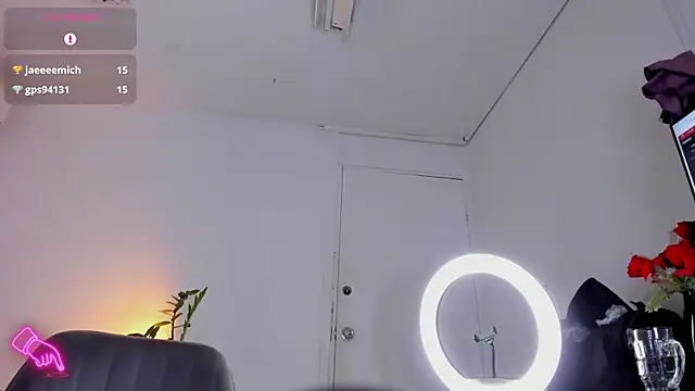 JordanSmiith  online show from February 18, 2025, 11:19 pm