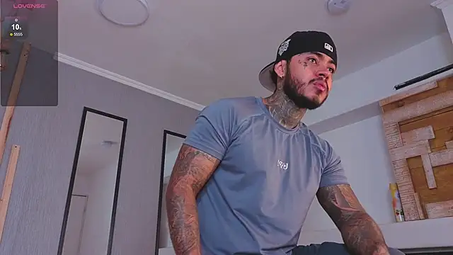 JordanSmiith  online show from September 21, 2025, 2:51 pm