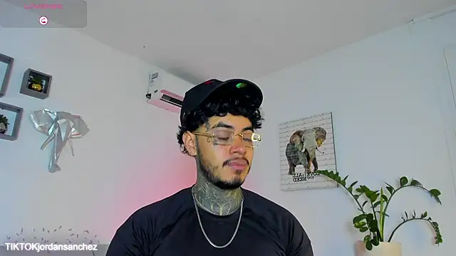 Snapshot of JordanSmiith_ chatting on January 17, 2026, 9:07 pm JordanSmiith online show from January 17, 2026, 9:07 pm