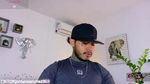 Snapshot of JordanSmiith_ chatting on February 6, 2026, 8:23 pm JordanSmiith online show from February 6, 2026, 8:23 pm