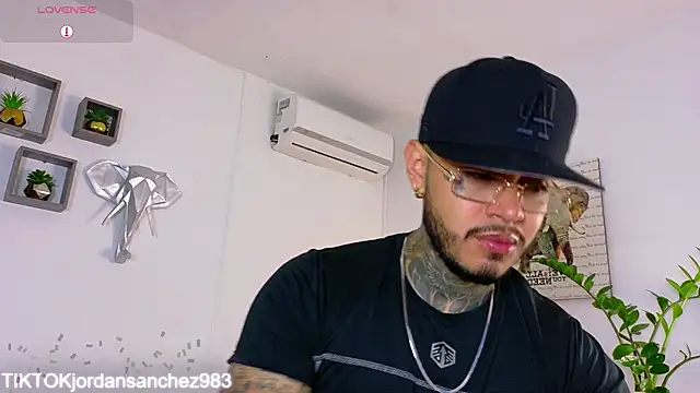 Snapshot of JordanSmiith_ chatting on February 10, 2026, 8:02 pm JordanSmiith online show from February 10, 2026, 8:02 pm