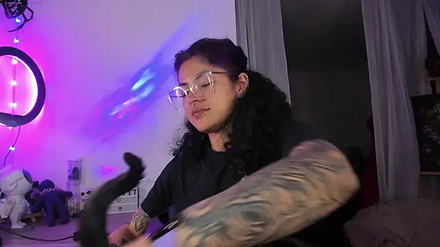 witchviolet online show from February 19, 2025, 2:33 am