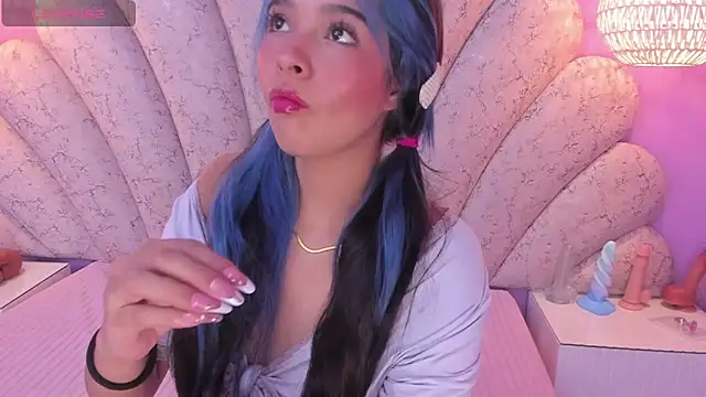 chloe watson  online show from February 13, 2025, 7:21 pm